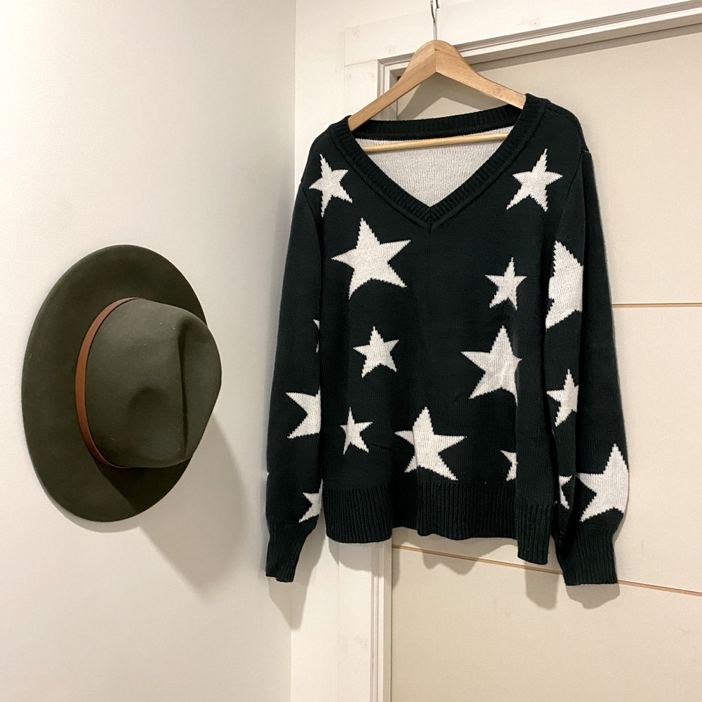 Green and white star sweater size large